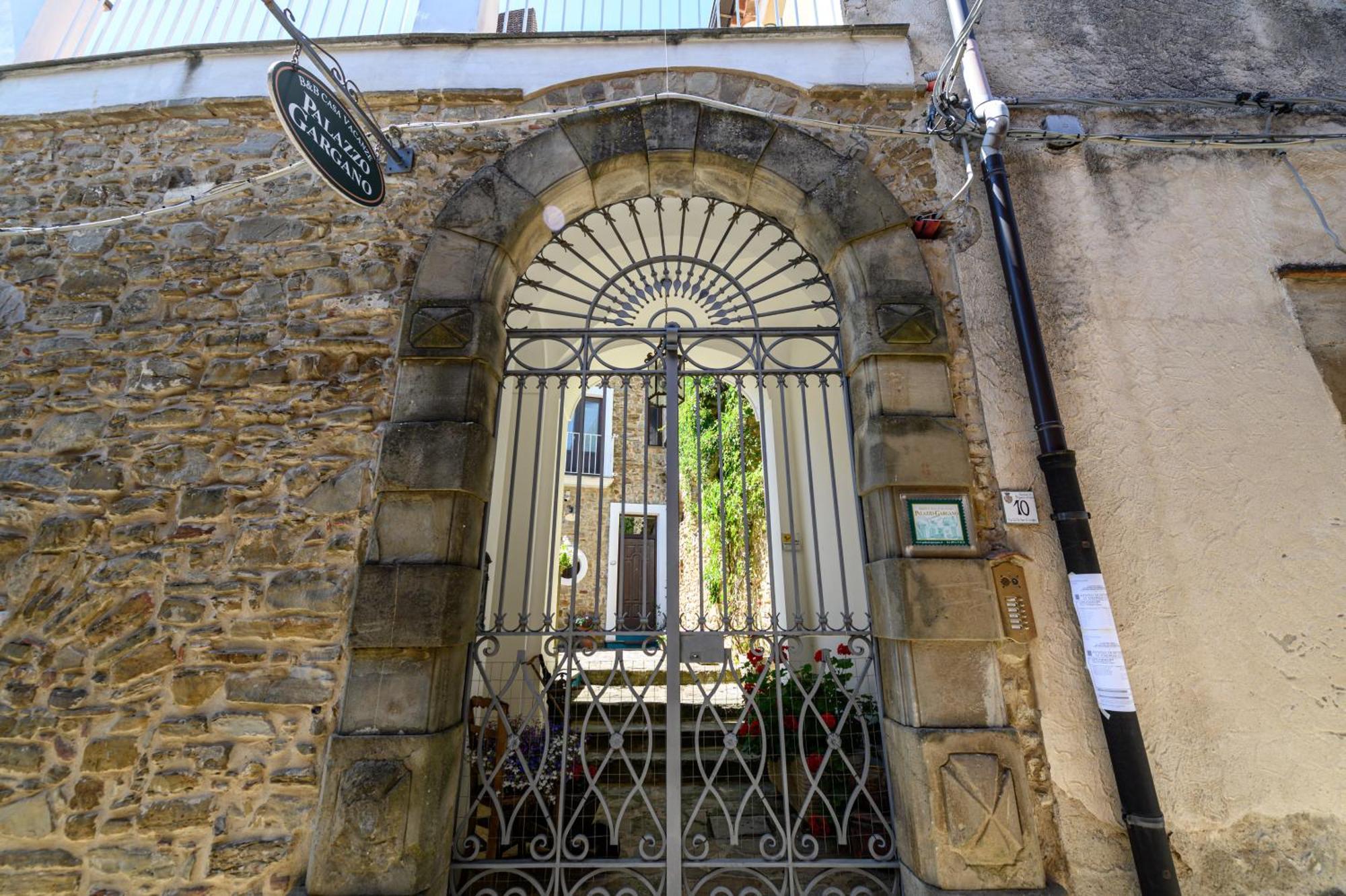 Готель Palazzo Gargano Prignano Cilento Екстер'єр фото
